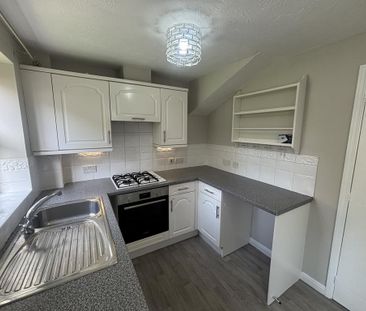 2 bedroom end of terrace house to rent - Photo 5