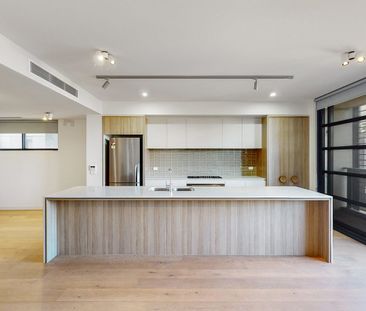 Stunning Four Bed Townhouse Near The Bay - Photo 4