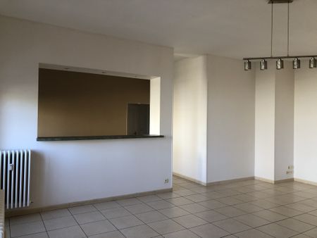 Location Appartement 3 pièces 76m² MARMANDE 47200 - Photo 3