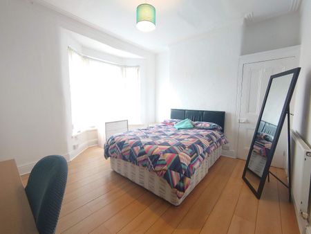 Connaught Road, Kensington Fields. - Photo 2