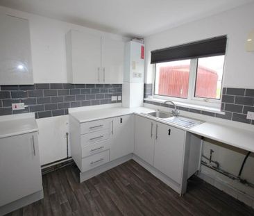 2 bedroom ground floor maisonette to rent - Photo 2