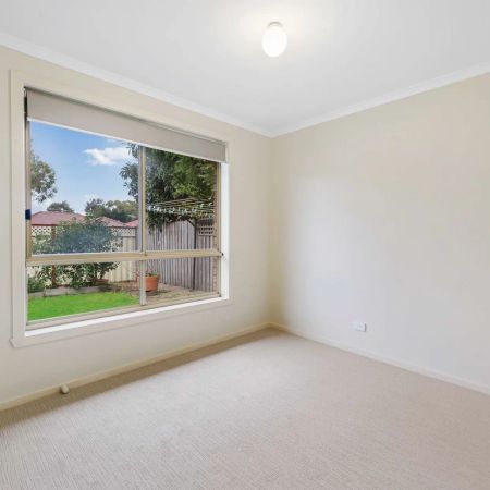 Neat Kealba Home - Photo 2