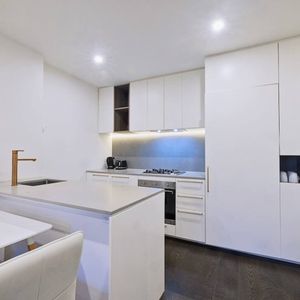 Close to Everything 2 Bedroom Apartment - Photo 2