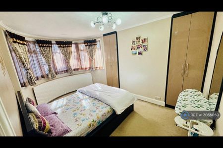 4 bedroom terraced house to rent - Photo 4