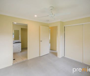 “Charming Home” - Photo 2