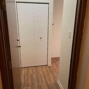 4-1/2 -90 secondes Métro du Parc / Université de Montréal Campus MIL - Photo 2