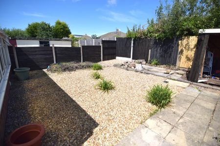 2 bedroom semi-detached bungalow to rent - Photo 2
