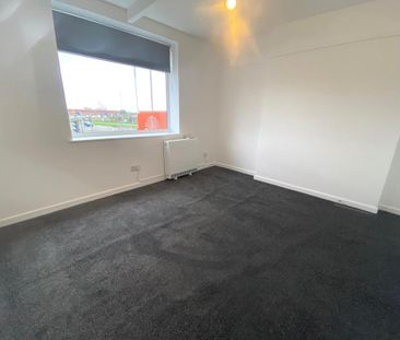 3 bedroom flat to rent - Photo 6