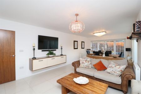 3 bedroom detached house to rent - Photo 5