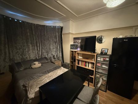 Studio Flat, Berkshire Gardens, N13 - Photo 3