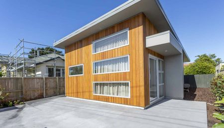 Quality Two-Bedroom Home in Sought-After St Kilda - Photo 5
