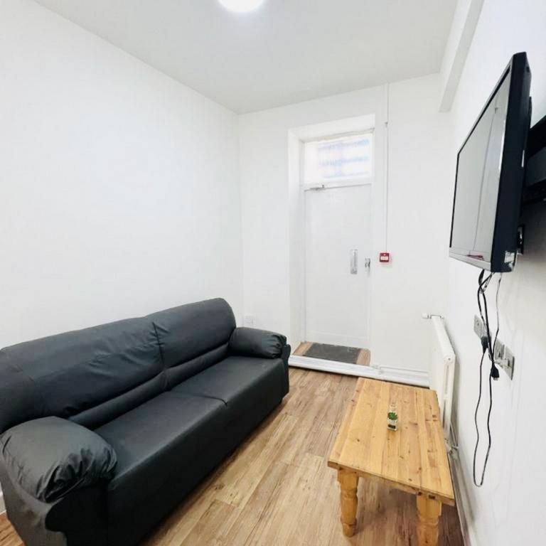 4 bedroom apartment to rent - Photo 1