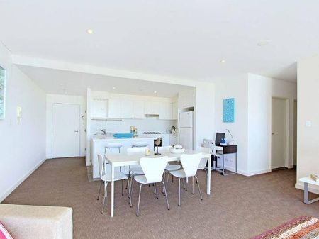 FURNISHED 2 BEDROOM APARTMENT - SHORT TERM LEASE AVAILABLE - Photo 3