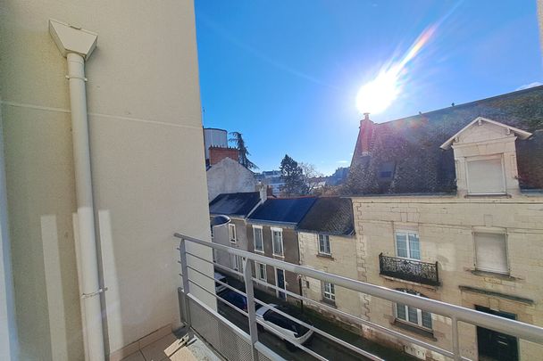 Appartement T1 de 31 m² avec terrasse et loggia en étage élevé d'une résidence récente avec ascenseur - Photo 1