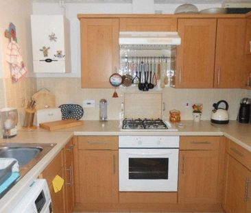 3 bedroom semi-detached house to rent - Photo 5