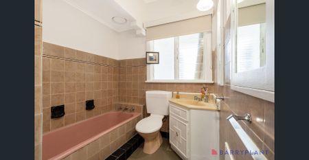 CLASSIC ART DECO HOUSE WITH LAKE & PARK VIEWS & MINUTES WALK TO PICNIC GROUNDS - Photo 2