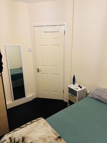 Room in a Shared House, Sellincourt Road, SW17 - Photo 3