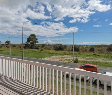 Retro Seaside Home - Papamoa - Photo 5