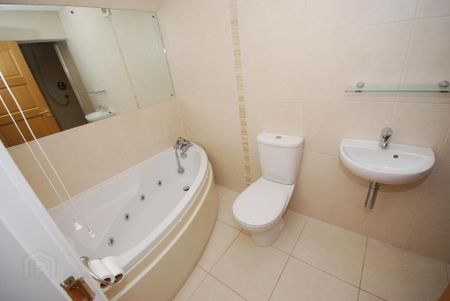 19 Lisburn Avenue, Belfast, BT9 7FX - Photo 2