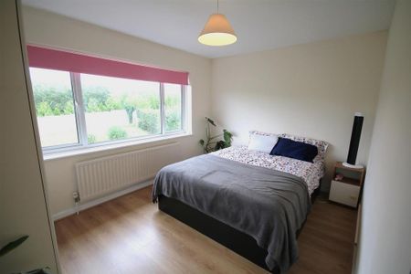 5 bedroom detached house to rent - Photo 2