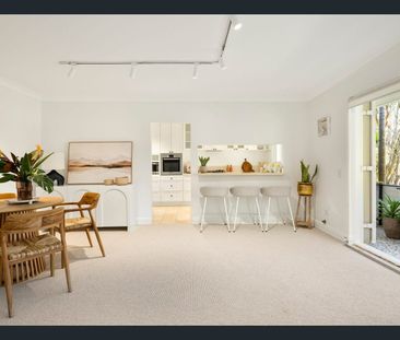 Spacious Light Filled Apartment in the heart of Newport - Photo 2