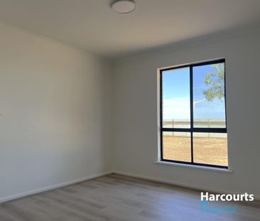 Fully renovated 4 bedroom home - Photo 3