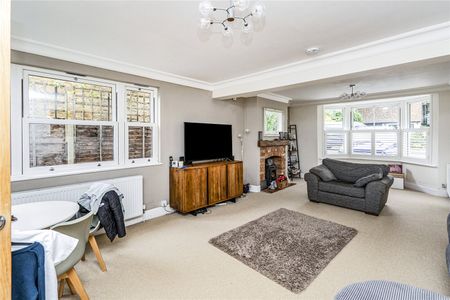 Maybury Hill, Woking, Surrey, GU22 8AB - Photo 4