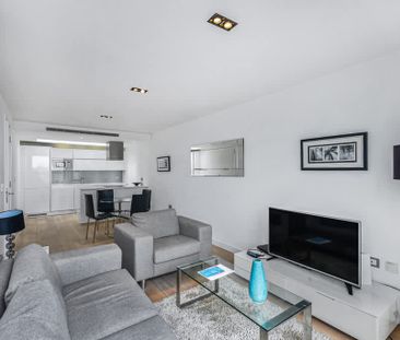 Courtyard Apartments, Avantgarde Place, E1 - Photo 1