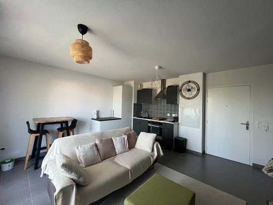 Location Appartement 3 pièces 56m² CHATEAUNEUF LES MARTIGUES 13220 - Photo 1