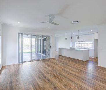 Hamptons Style Living - Photo 2