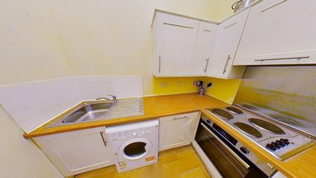 3 bedroom flat to rent - Photo 3