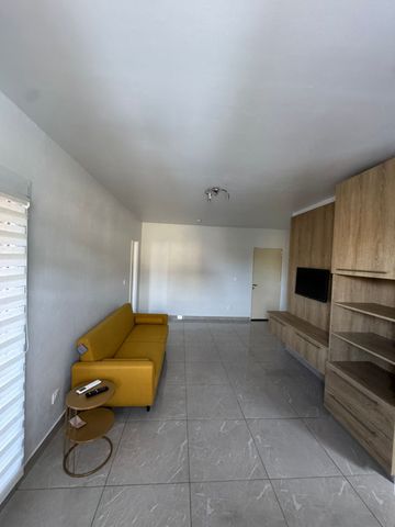Location Appartement 2 pièces 42m² REMIRE MONTJOLY 97354 - Photo 2