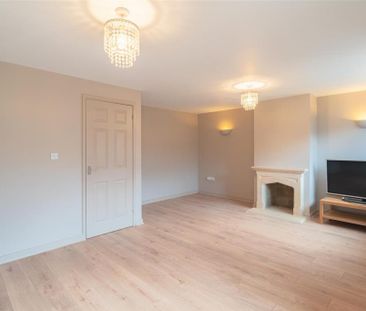 3 bedroom end of terrace house to rent - Photo 2