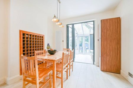 4 bedroom semi-detached house to rent - Photo 3