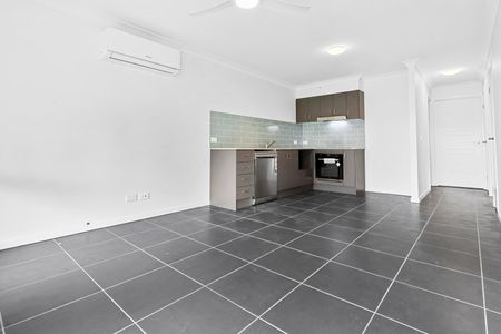 Modern 2-Bedroom Duplex - Photo 4