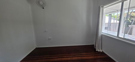 Well Maintained 2 Bedroom Unit - Photo 3