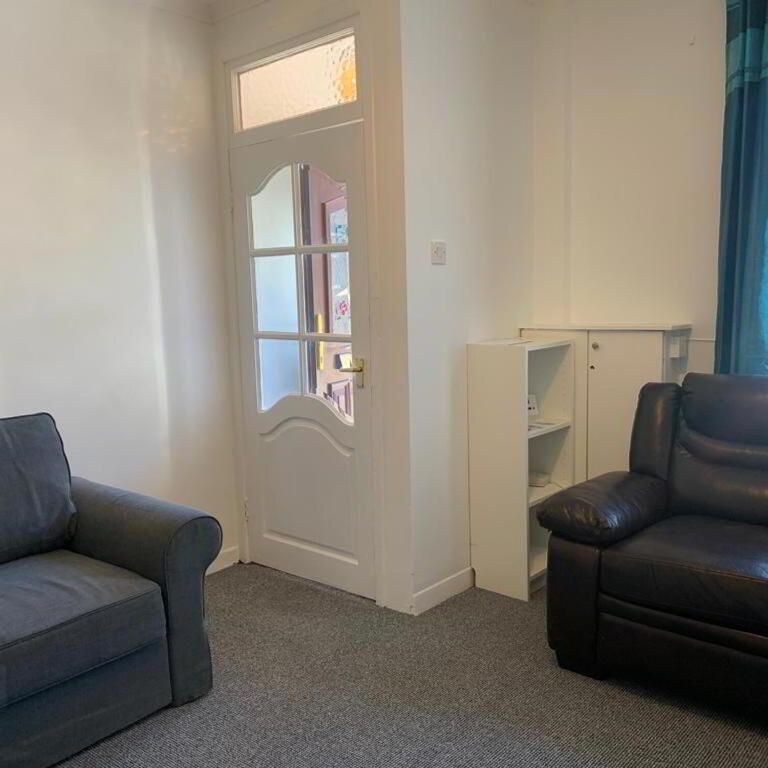 11 Institution Place, Belfast, BT12 4AE - Photo 1