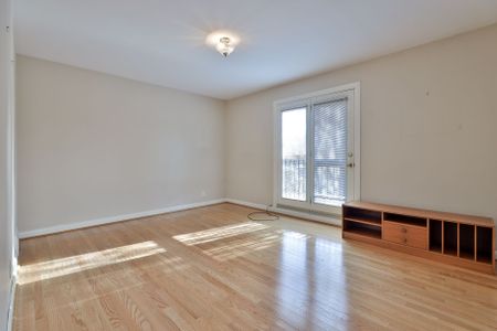 For Lease - 261 Epsom Downs Drive, Toronto, Ontario - Photo 4