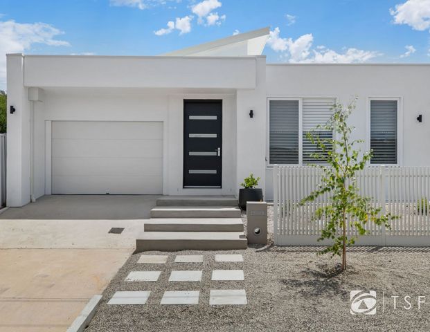 Modern delight - Photo 1