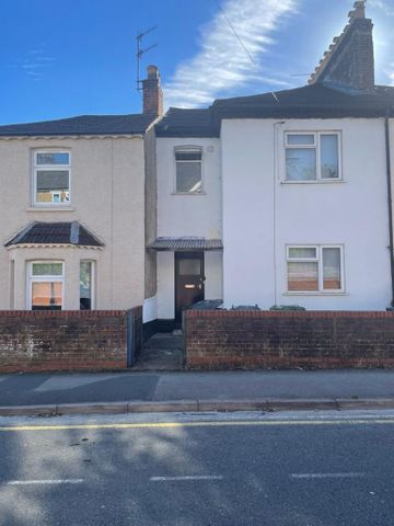 1 bedroom in a house share to rent - Photo 3