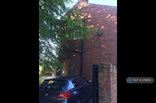 2 bedroom end of terrace house to rent - Photo 1