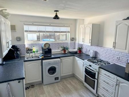 3 bedroom house to rent - Photo 2