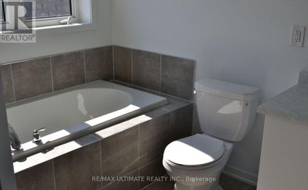 For Lease - 795 Heathrow Path Road, Oshawa, Ontario - Photo 3