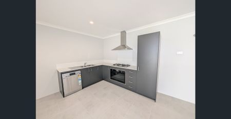 BRAND NEW - Spacious Home! - Photo 3