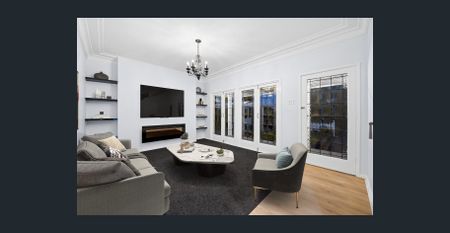 Family Home with a Granny Flat! - Photo 4