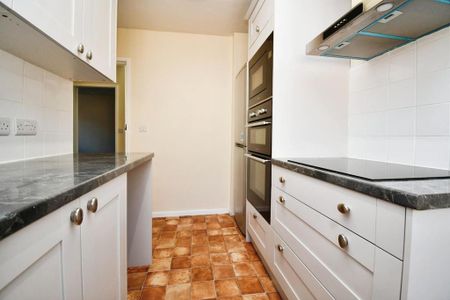 3 bedroom detached bungalow to rent - Photo 2