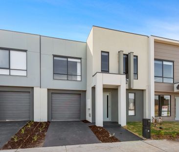 34 Verona Crescent, Fraser Rise VIC 3336 - Photo 6