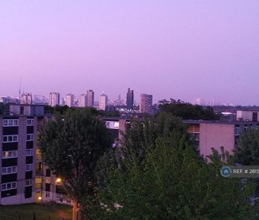 1 bedroom in a flat share to rent - Photo 3