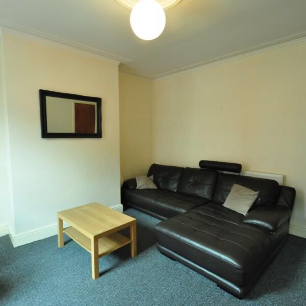 Harold Place, Hyde Park - Photo 1