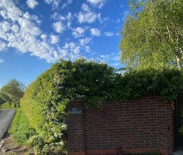 Detached annex - beautifully refurbished with parking and fibre bro... - Photo 3